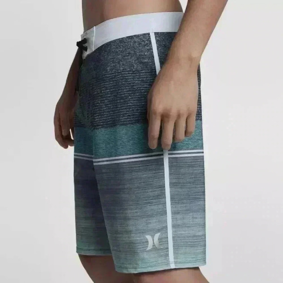 Men's Hurley Phantom Cove board shorts size 36. - Picture 9 of 10